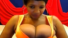 Ebony boobs webcam: Silkytits (3 videos!)