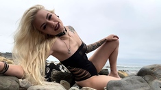 Glamour blonde babe outdoor deepthroat