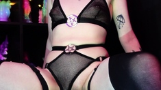 Webcam fun mature brunette with toys cum on cam