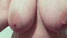 Big boob brunette masturbates on webcam