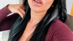 Big boob brunette masturbates on webcam