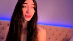 Solo big ass brunette uses toy