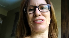 Close up MILF masturbation
